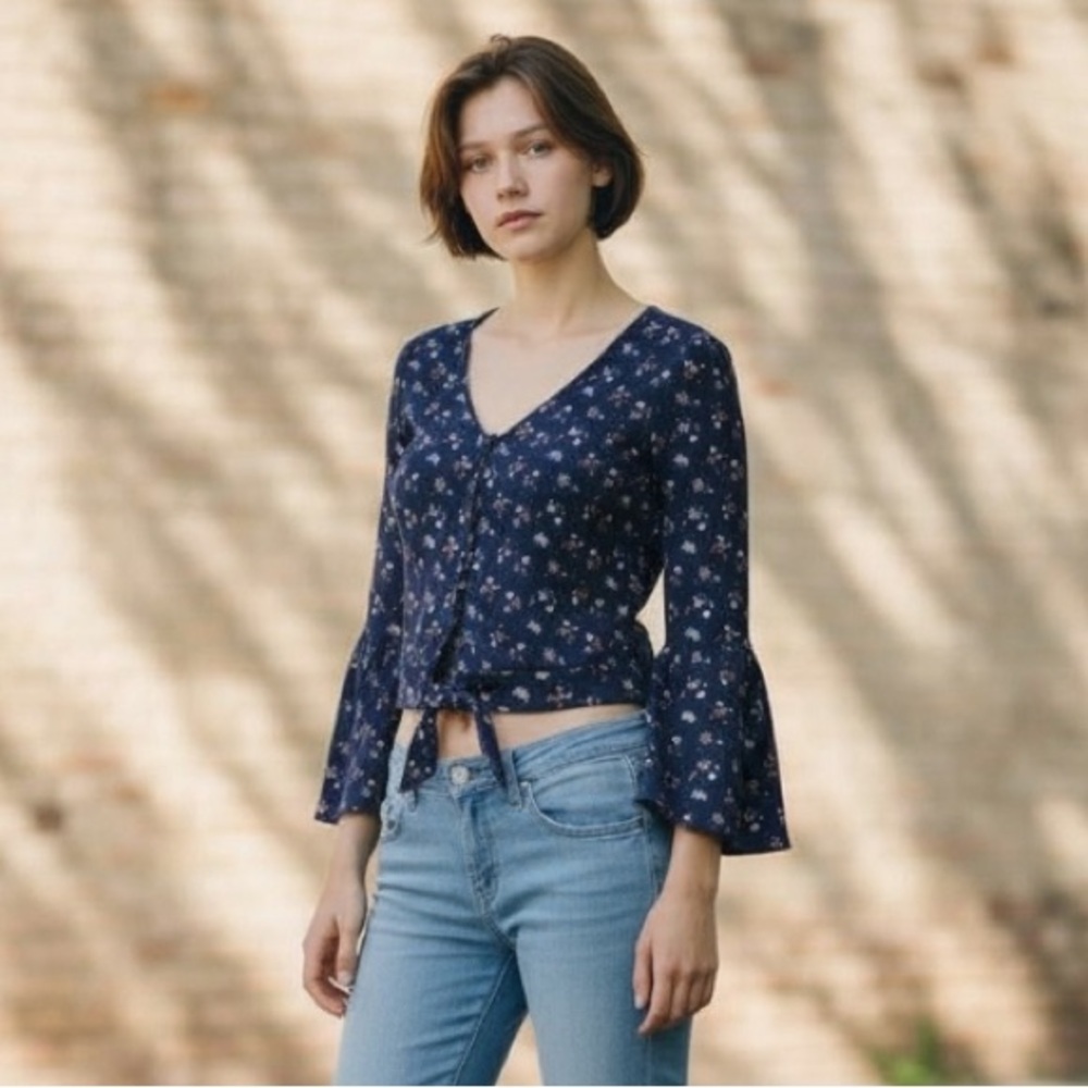⭐️Hollister Floral Navy Blue Women's Top Tie Front Boho Style